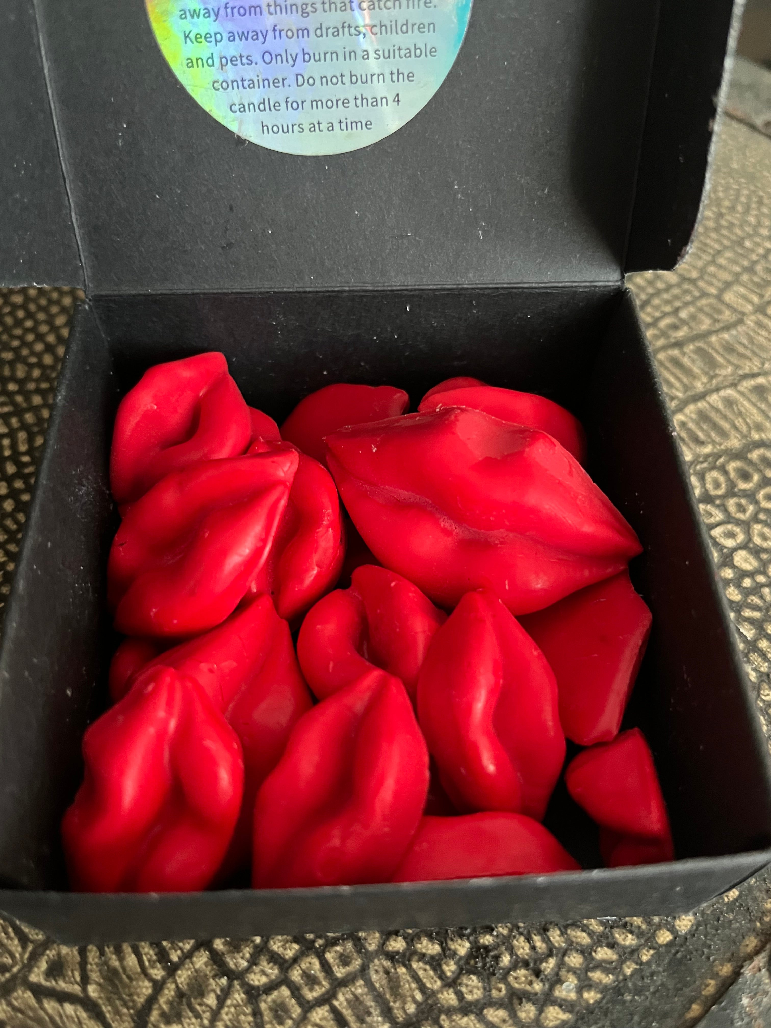 ‘Scent with a Kiss’ 2oz Pack of Golden Soy Wax, Vegan Scented Premium Lip Shaped Melts