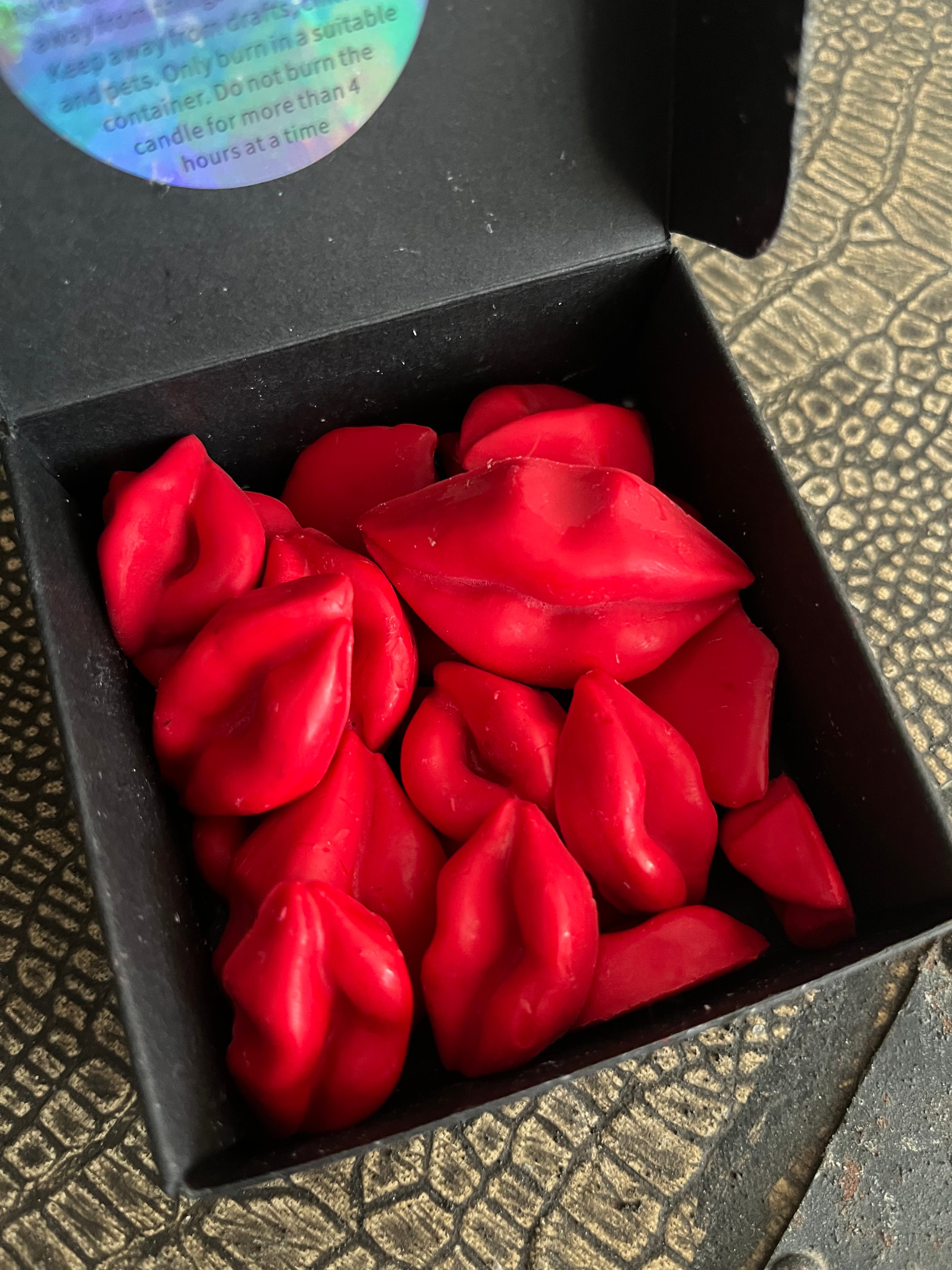 ‘Scent with a Kiss’ 2oz Pack of Golden Soy Wax, Vegan Scented Premium Lip Shaped Melts