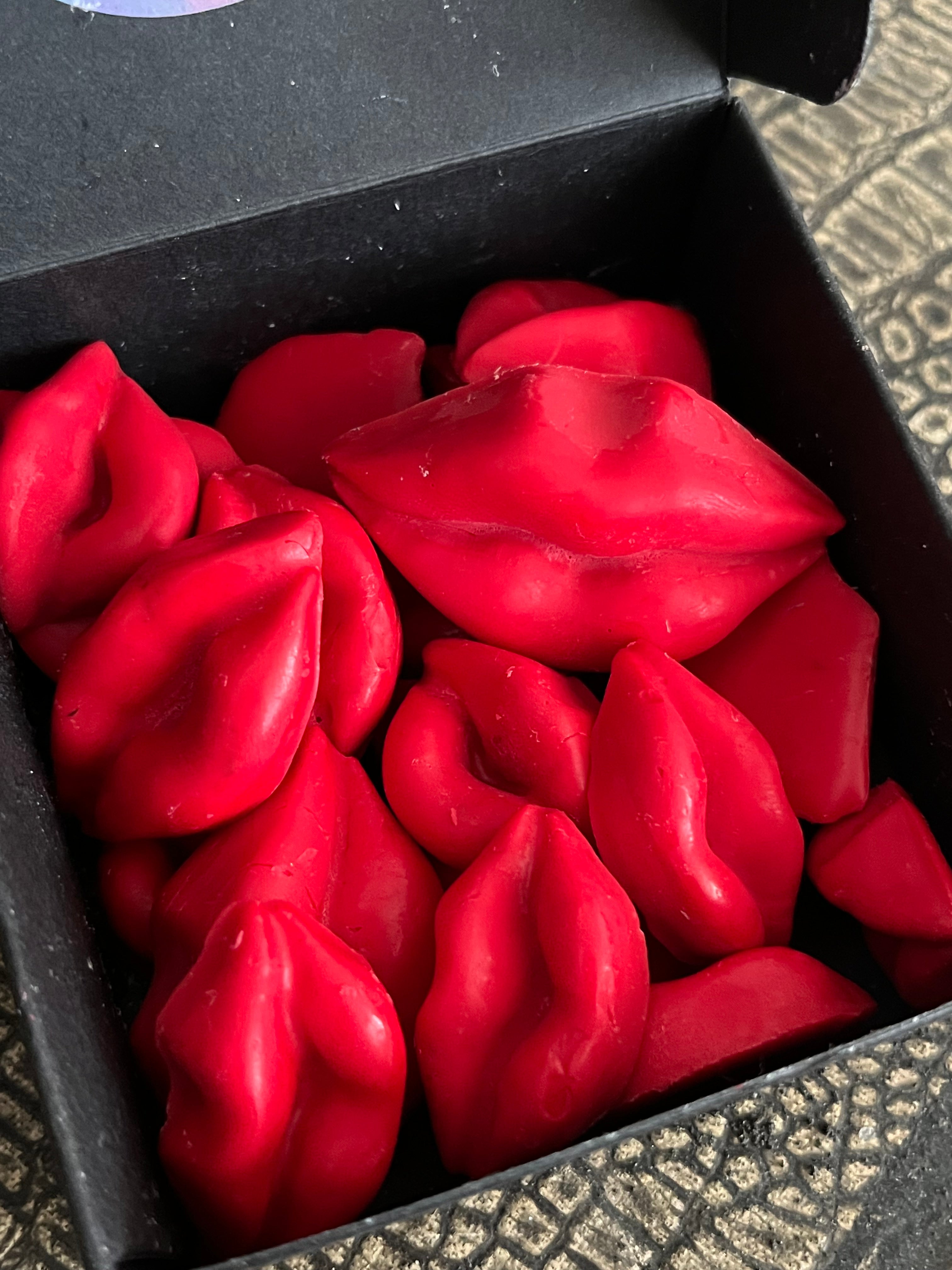 ‘Scent with a Kiss’ 2oz Pack of Golden Soy Wax, Vegan Scented Premium Lip Shaped Melts